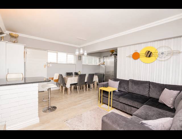 2 BEDROOM APARTMENT FOR SALE IN ESSENWOOD